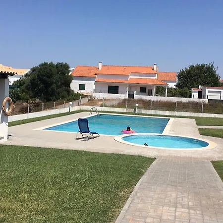 Azoia Pool&garden Villa *